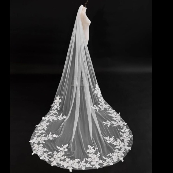 Anthropologie Cathedral long bridal lace embroidered edge boho veil - Picture 4 of 6